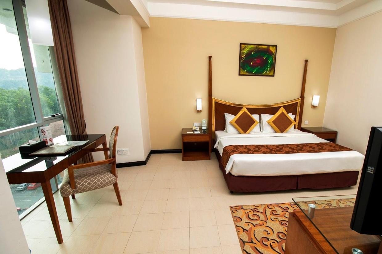 Nilai Springs Resort Hotel Extérieur photo