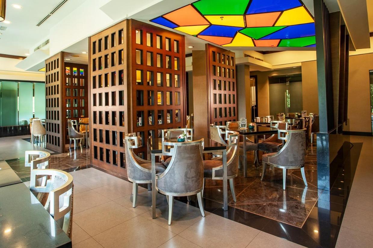 Nilai Springs Resort Hotel Extérieur photo