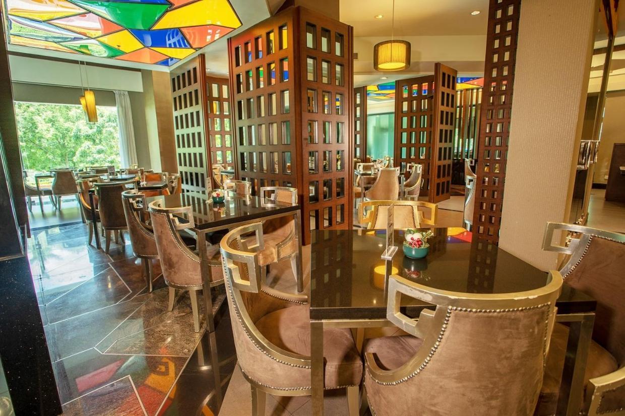Nilai Springs Resort Hotel Extérieur photo