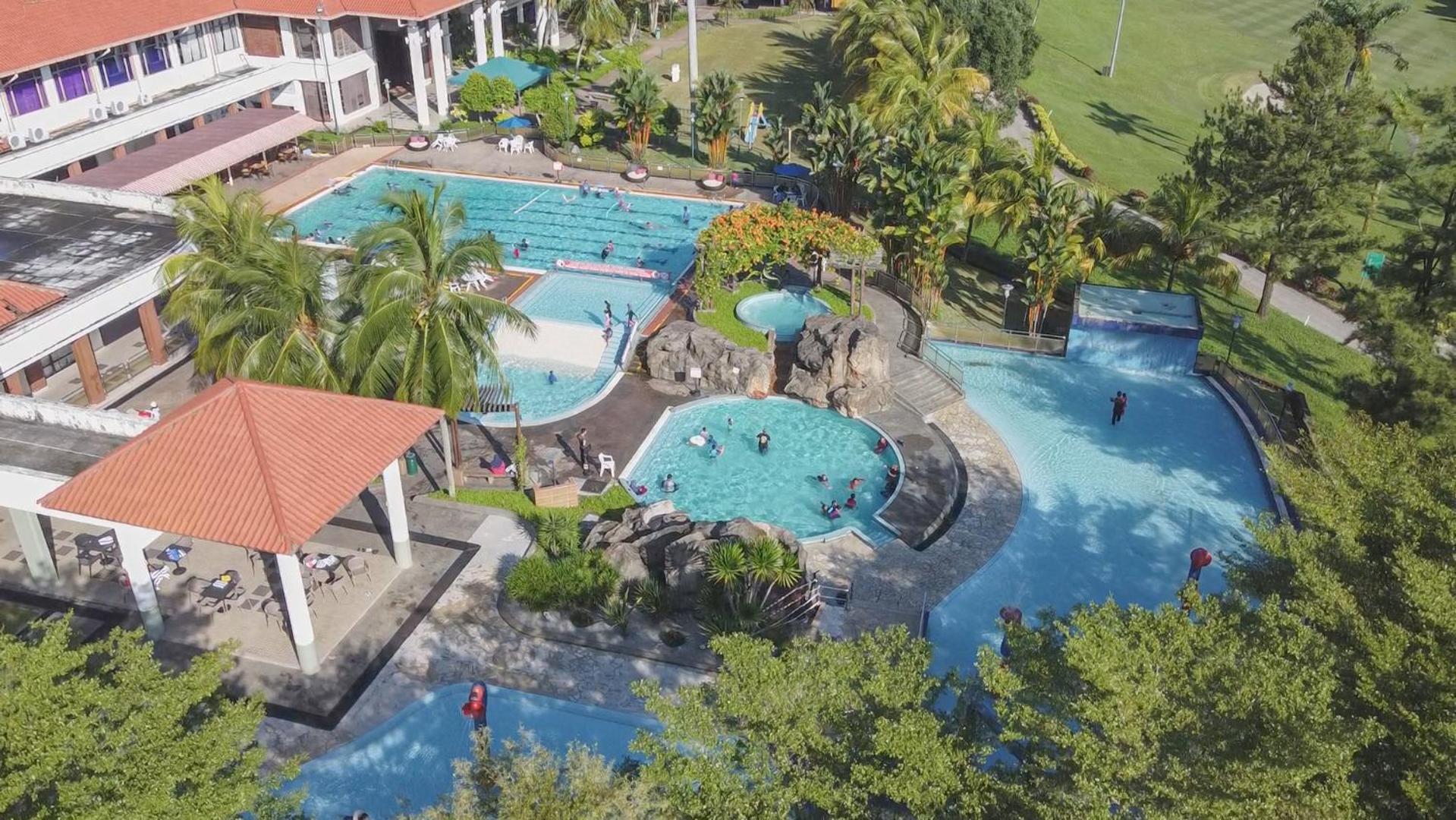 Nilai Springs Resort Hotel Extérieur photo