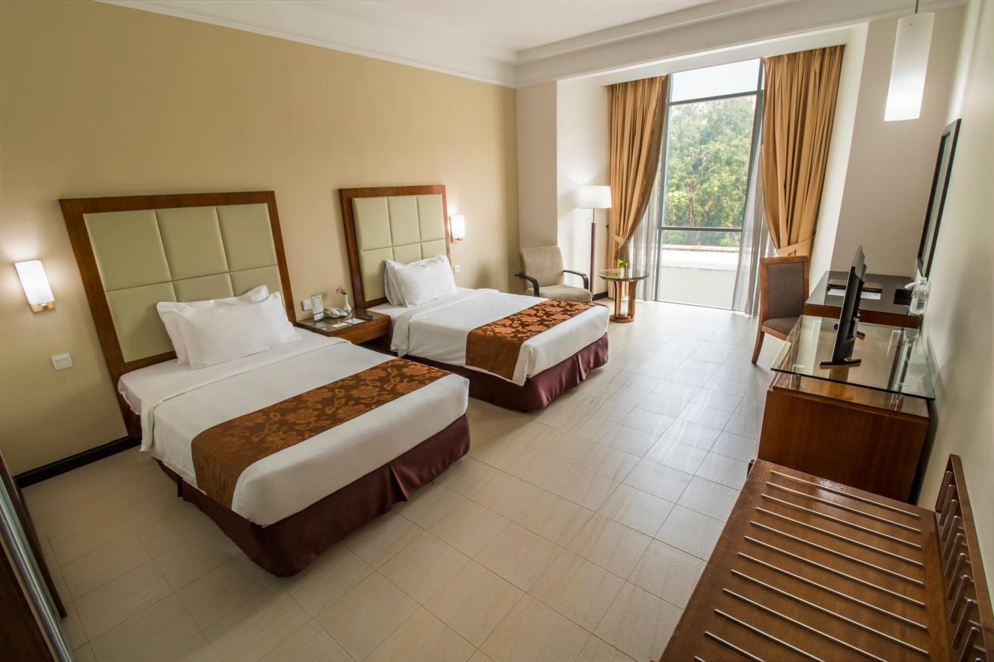 Nilai Springs Resort Hotel Extérieur photo